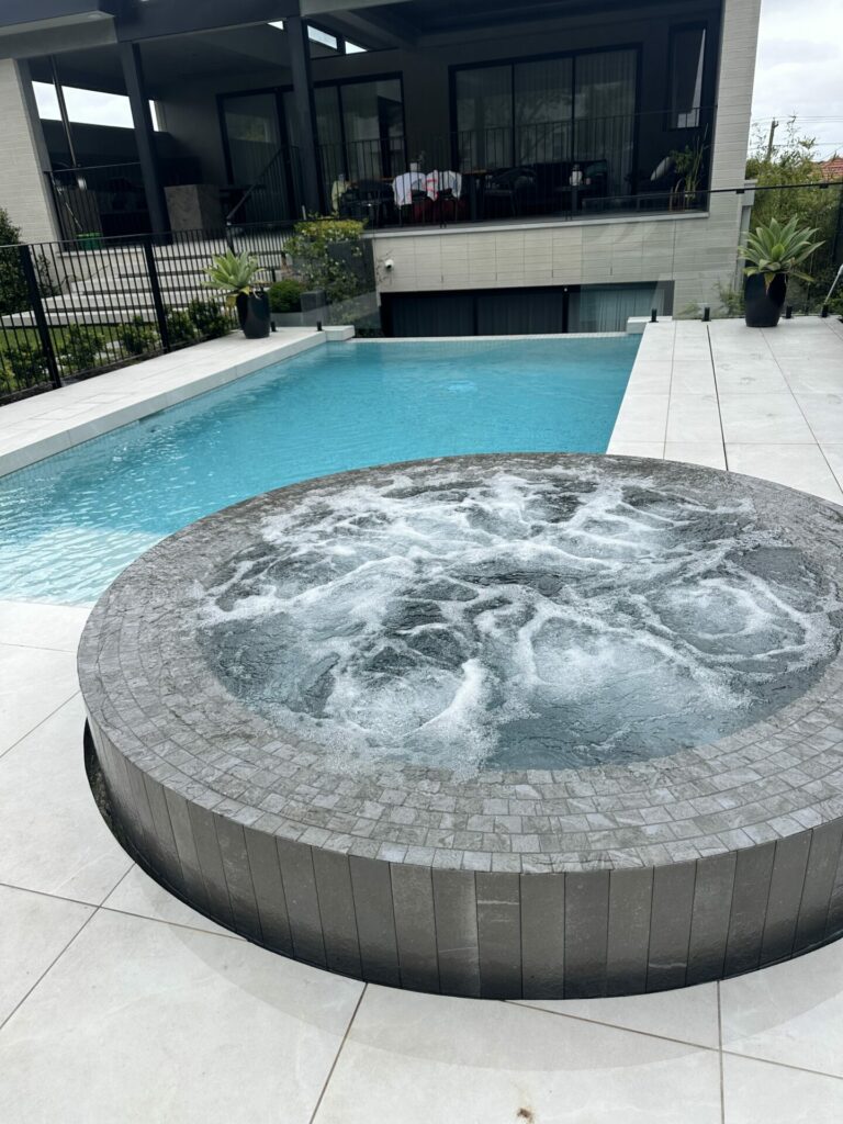 Pool and Round Spa Combinations