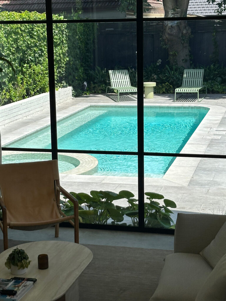 Round spa pool Venetian Pools