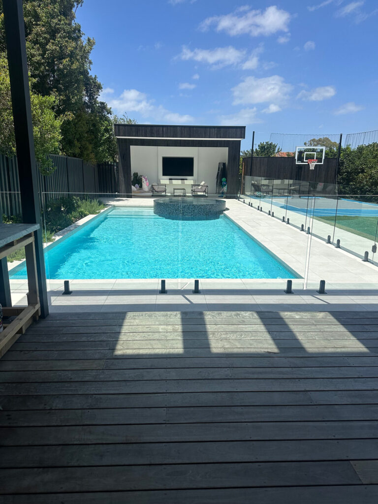 Round spa pool Venetian Pools
