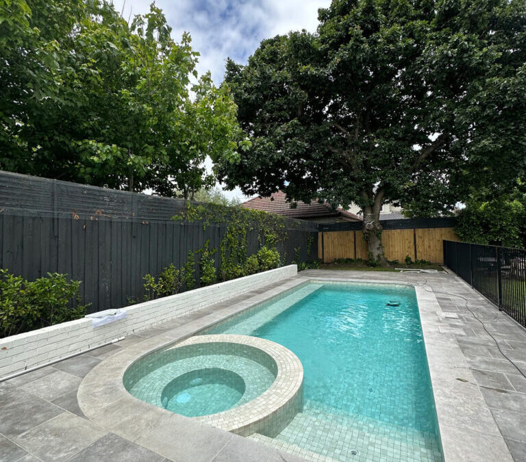 Pool and Round Spa Oasis