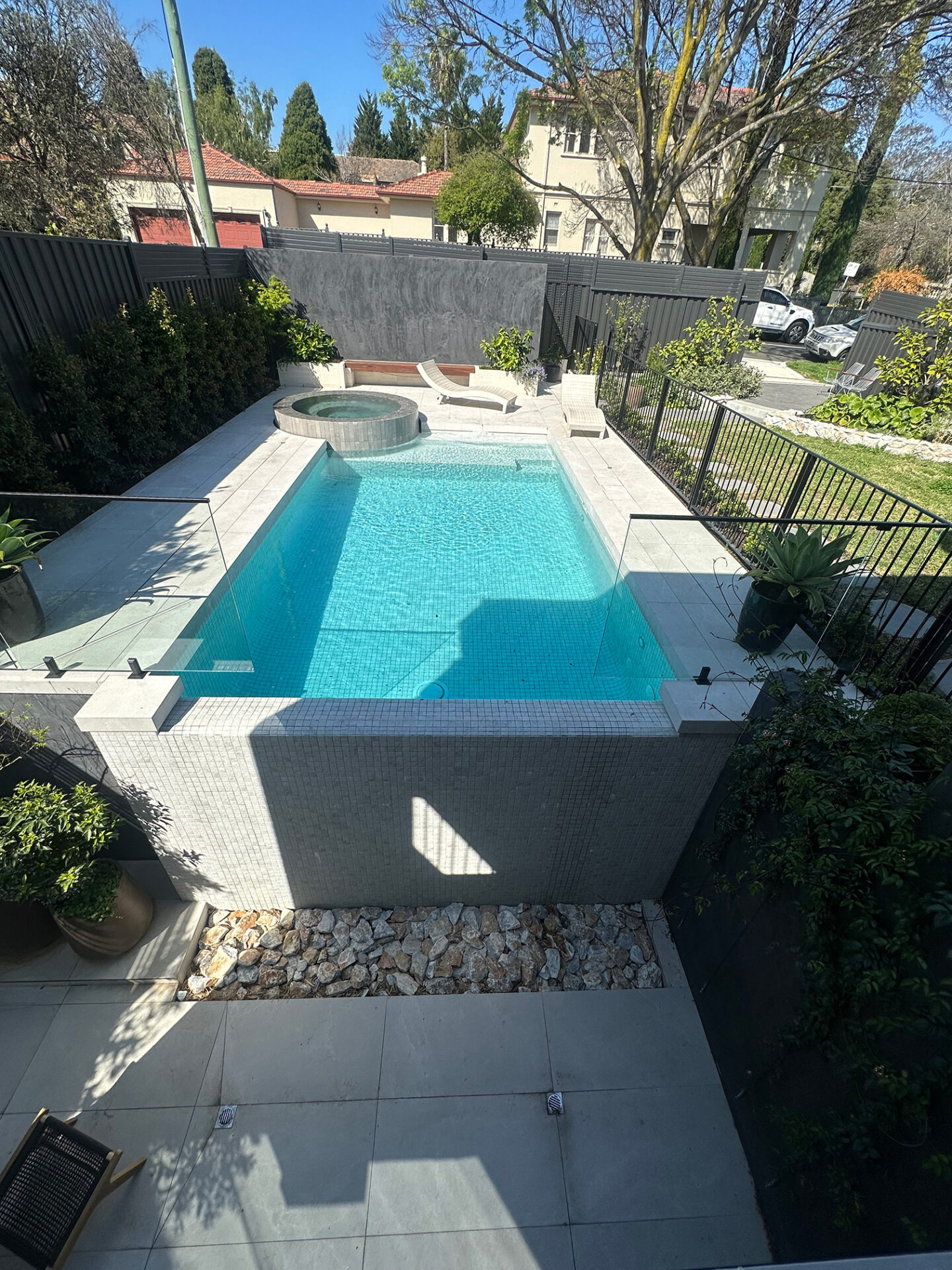 Round spa pool Venetian Pools